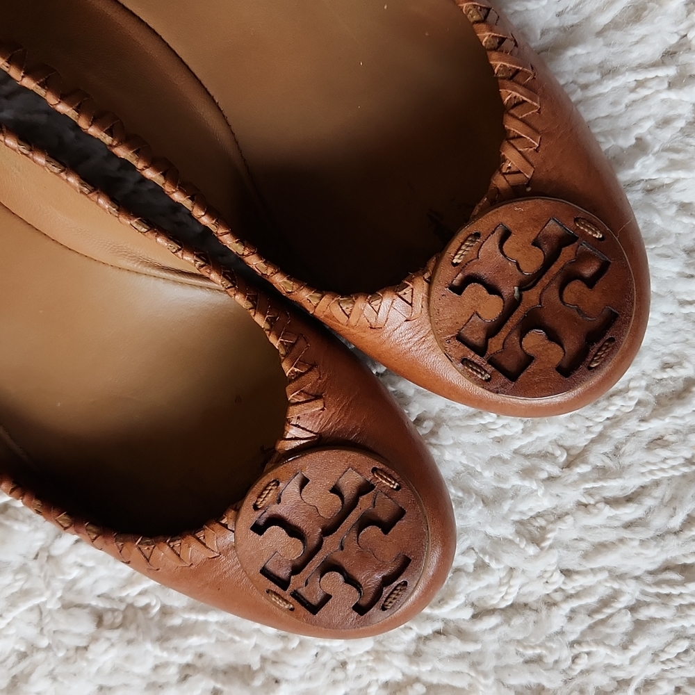 Tory Burch Cute Brown Leather Logo Flats Size 8 leather stitching